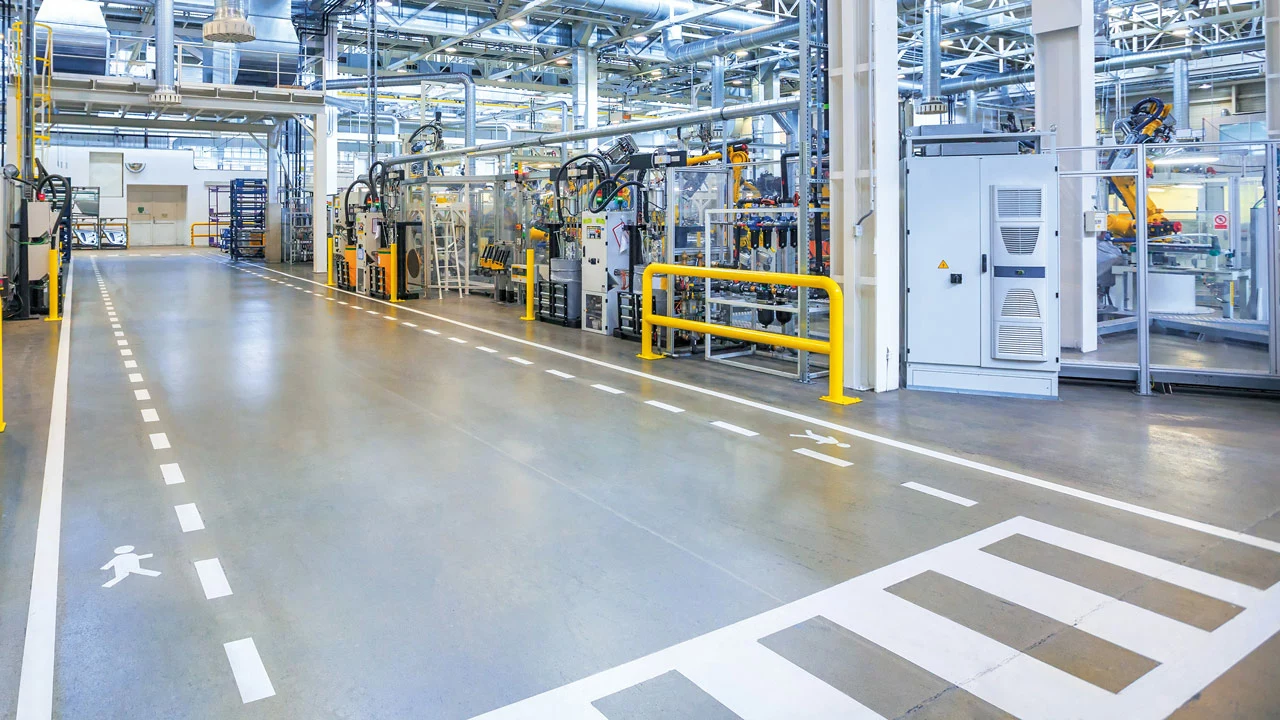 Markierung in Industriehalle