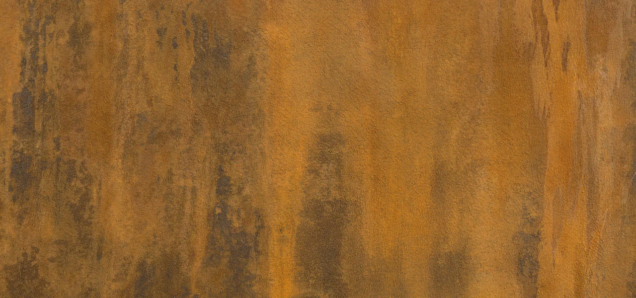 Rostwand in einem braun-rötlichen Farbton