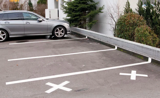Marking spray for parking lot markings Kronalux® marking spray