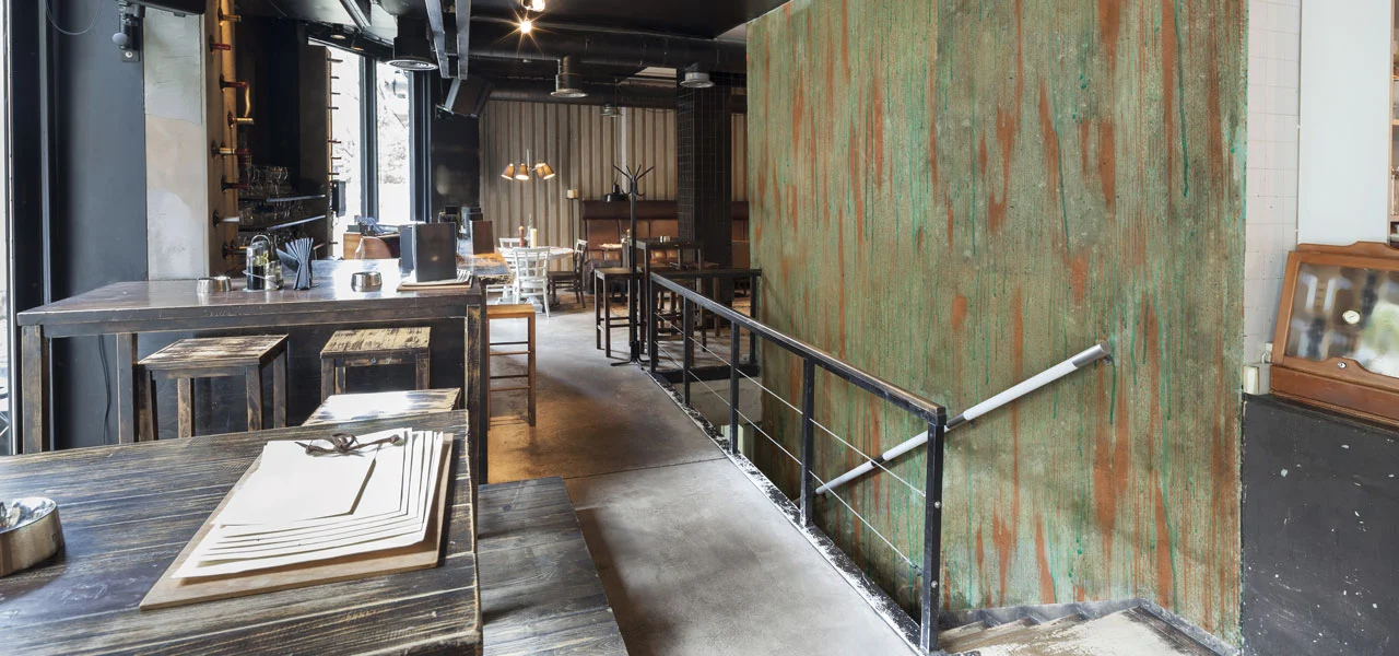 Kupferpatina Wand in einem Restaurant 